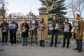 Фотофакт. Акция солидарности с беларускими политзаключенными в режиме инкоммуникадо в Вильнюсе