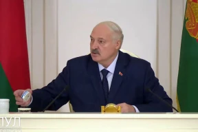 Лукашенко на совещание принесли снюс. «Иногда хочется напиться и чтоб голова кружилась»